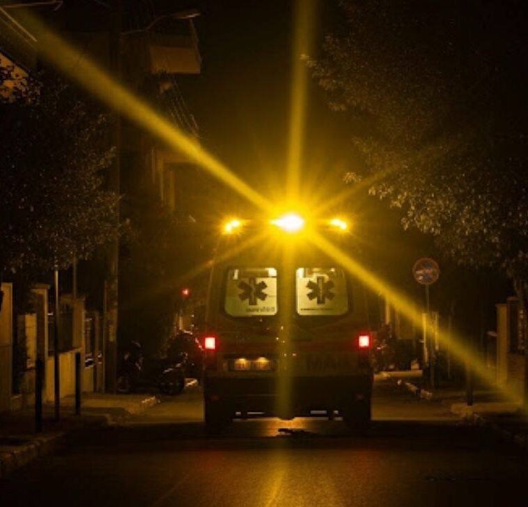 ΣΟΚ στο Κολωνάκι: Αυτοκίνητο έπεσε σε εστιατόριο – 12 τραυματίες, ο ένας σοβαρά