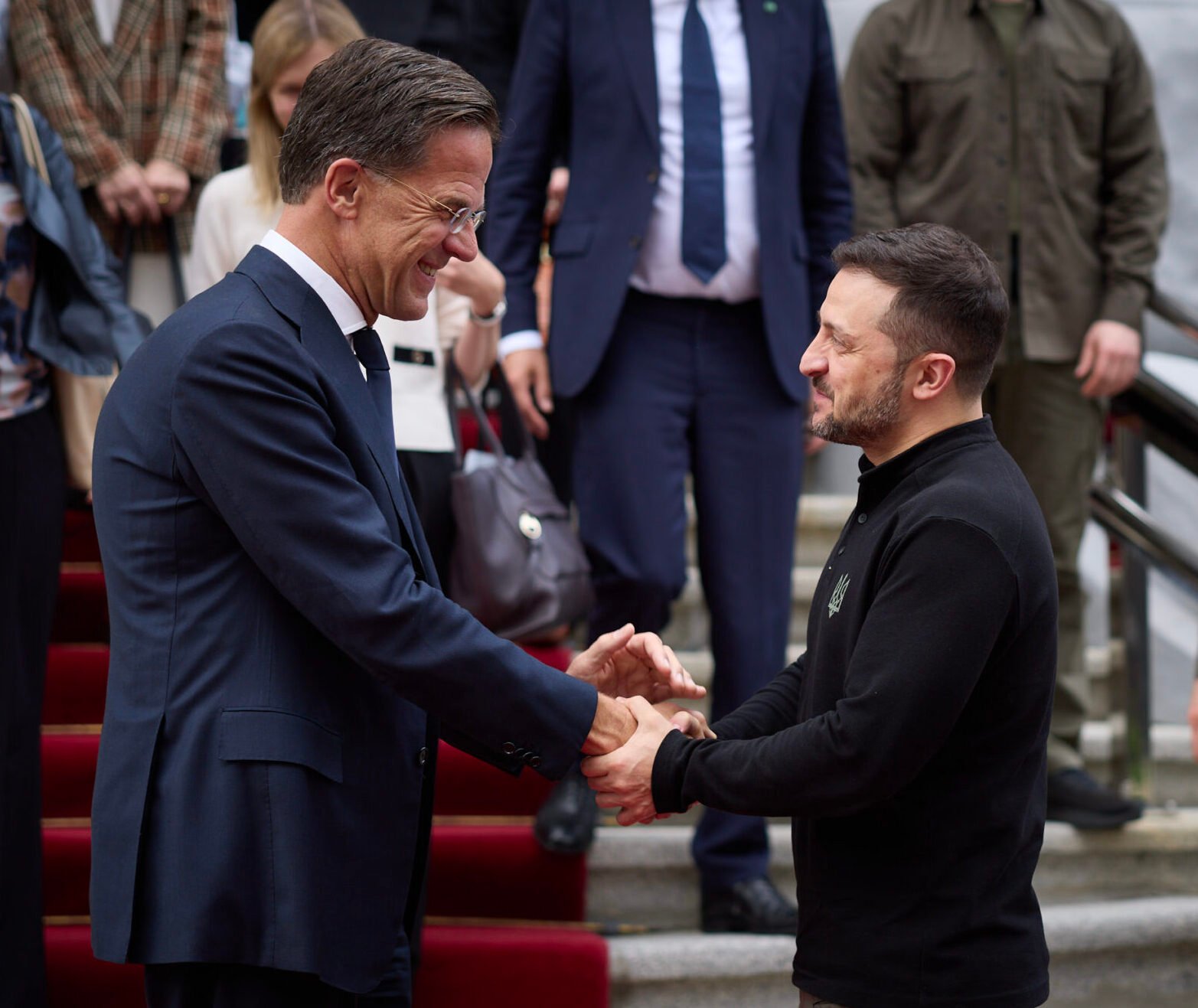 ΝΑΤΟ: Η Ουκρανία να διαπραγματευτεί από θέση ισχύος – Όχι με τα χέρια δεμένα πίσω από την πλάτη