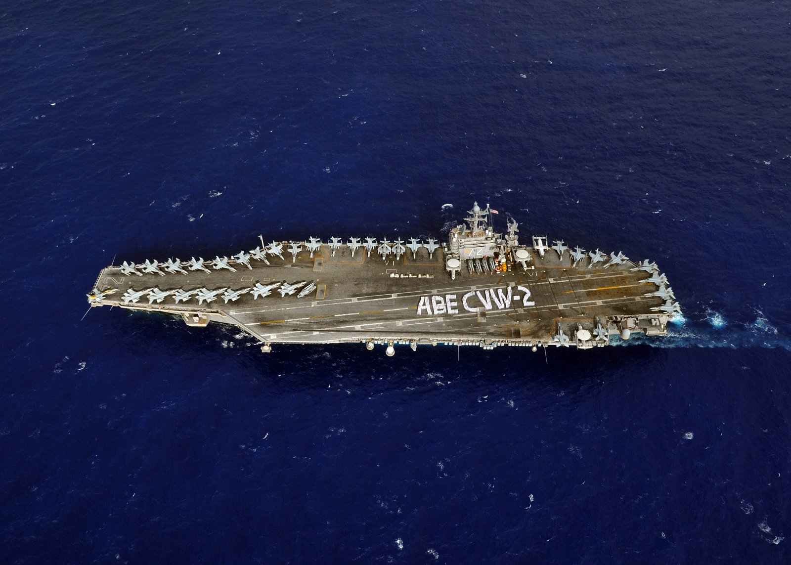 Το Ιράν Ισχυρίζεται Επίθεση με 4 Βαλλιστικούς Πυραύλους κατά του Αμερικανικού Αεροπλανοφόρου USS Abraham Lincoln – Κλιμάκωση στη Θάλασσα